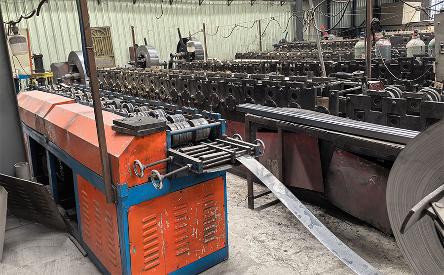 加強(qiáng)筋成型機(jī)