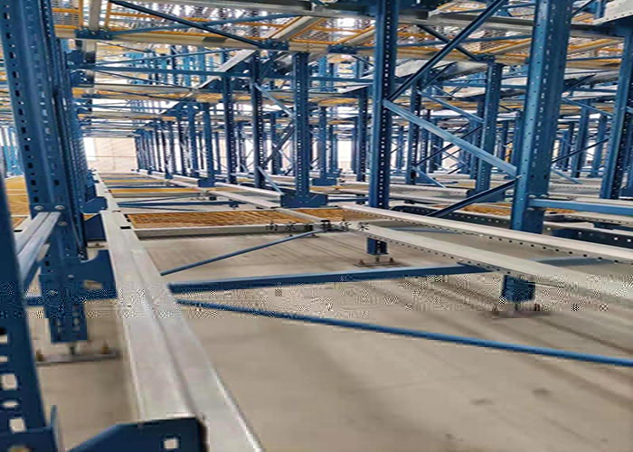 深圳穿梭式貨架生產(chǎn)廠家選擇要注意什么?